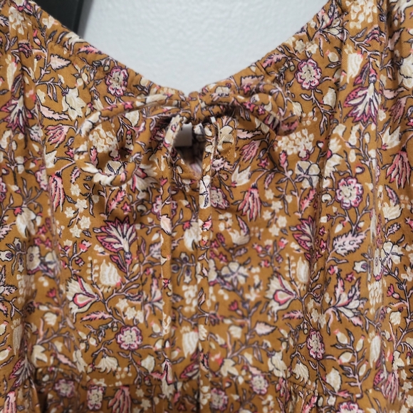 NWT Floral Spaghetti Strap Blouse - Picture 9 of 13